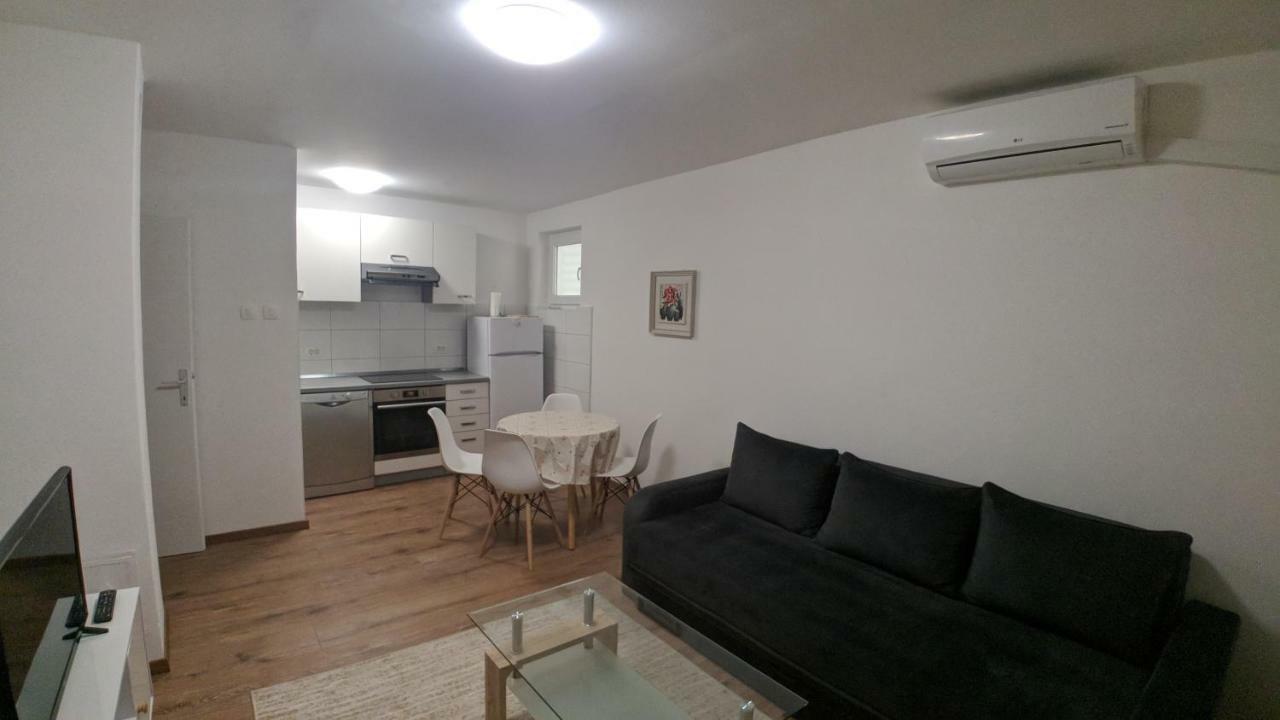 City Mid Mostar Apartment ภายนอก รูปภาพ